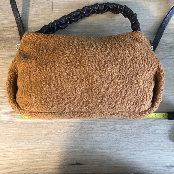 Teddy cross body bag. - Picture 2 of 7